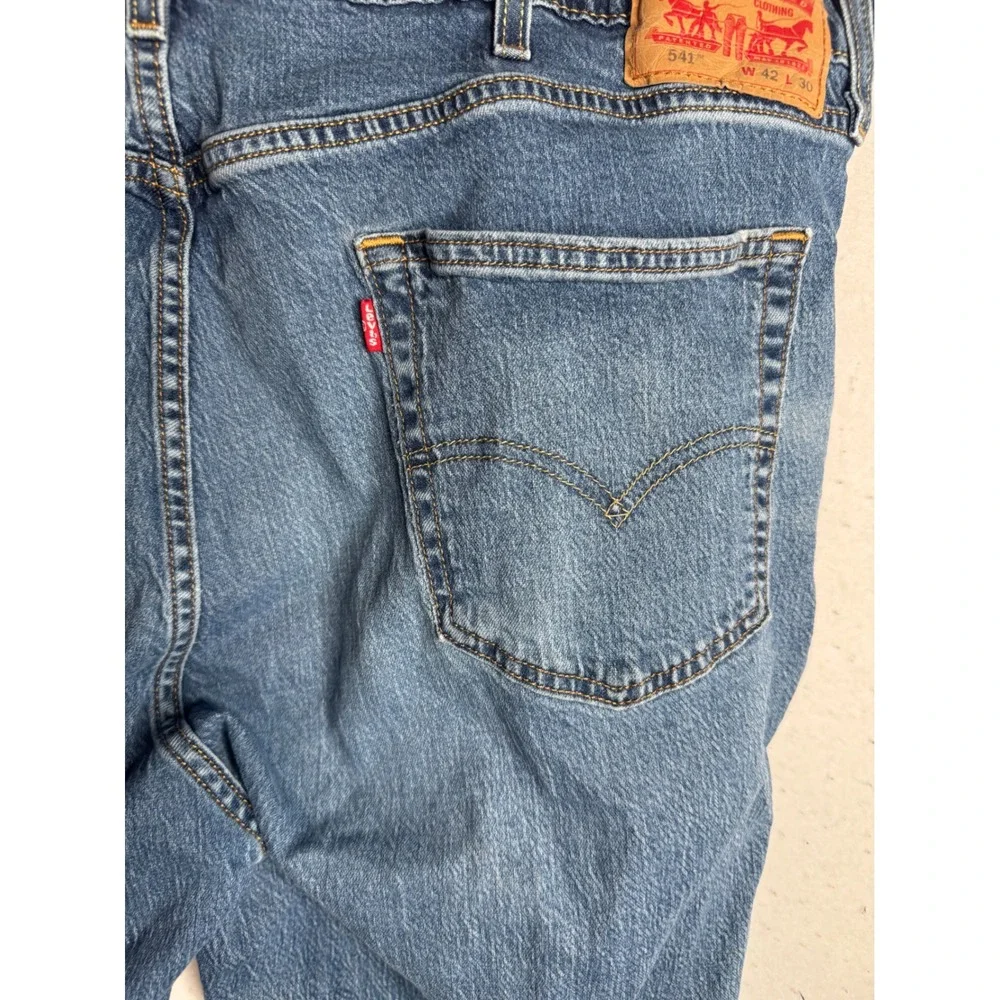 Levi's 541 Athletic Taper Mens Jeans 42x30 Medium Wash‎ Blue Denim 18181-0222